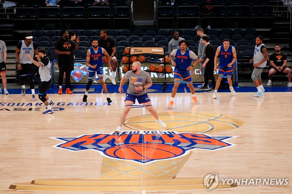 NBA 파이널 3차전 앞두고 훈련중인 뉴욕 닉스