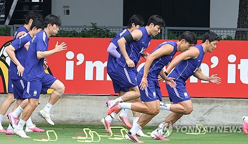 훈련하는 한국대표팀