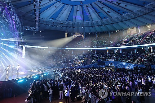 잠실실내체육관에서 열린 K팝 공연. 기사 내용과 직접적인 관련 없음.